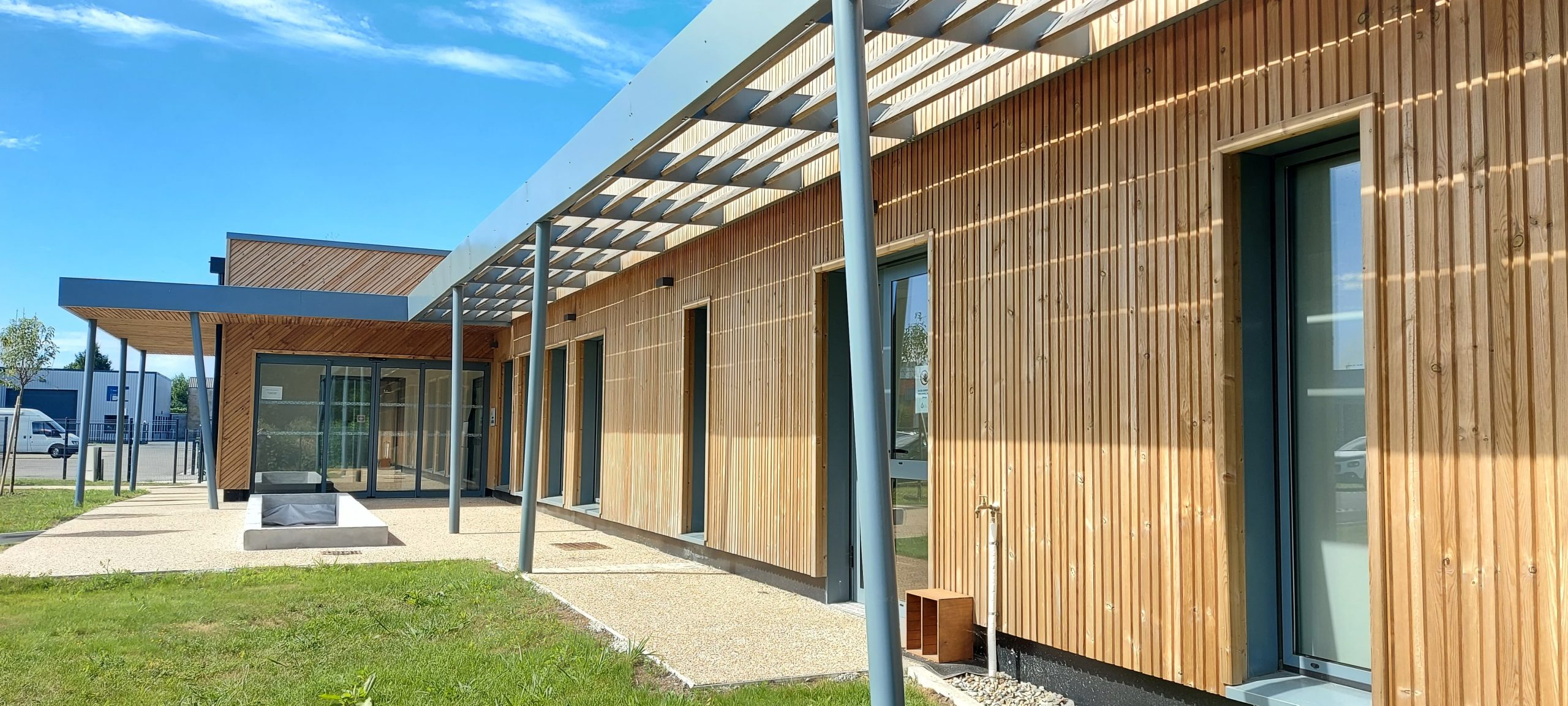 Brise soleil - Bâtiment modulaire bois Dassé